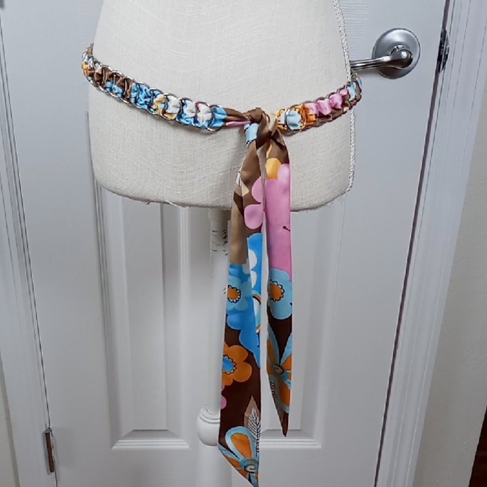 Unbranded Mod Retro Floral  Scarf Woven On Chain Belt 70 Inch Long Silver Tone